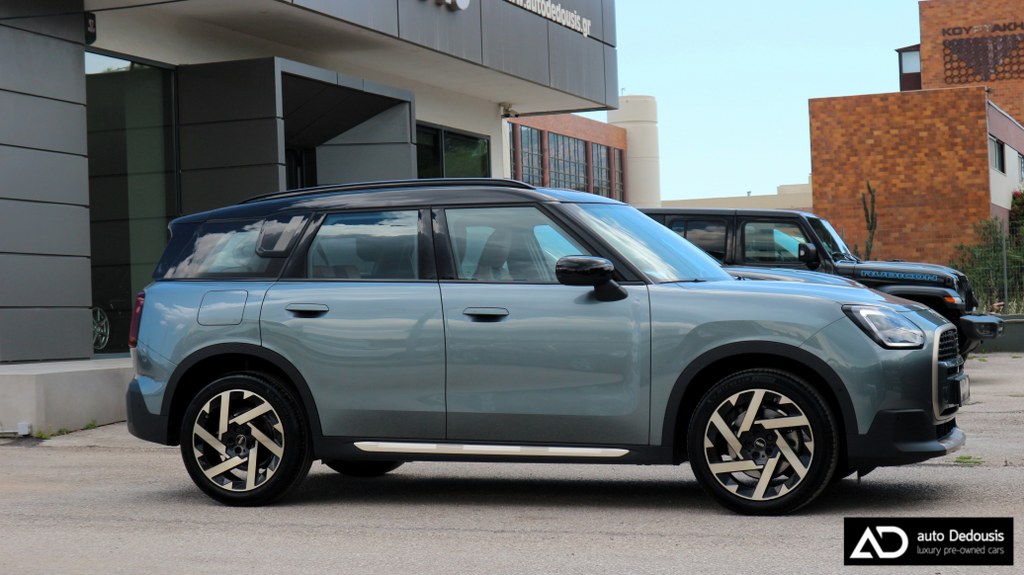 Mini Countryman C Panorama | Head Up Display | Favoured Trim