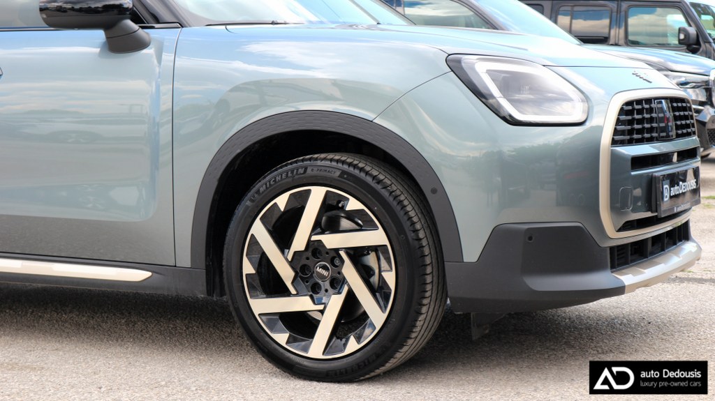 Mini Countryman C Panorama | Head Up Display | Favoured Trim