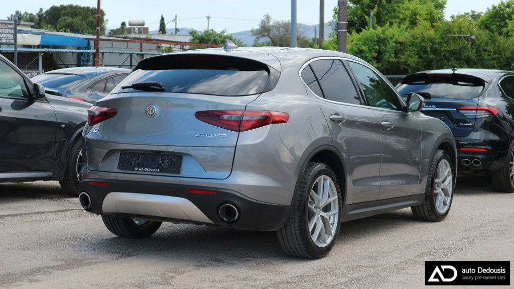 Alfa Romeo Stelvio Q4