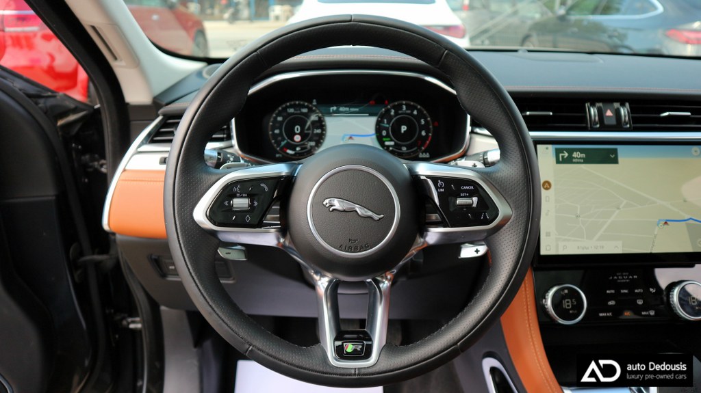 Jaguar F-Pace P400e | R-Dynamic S | Panorama