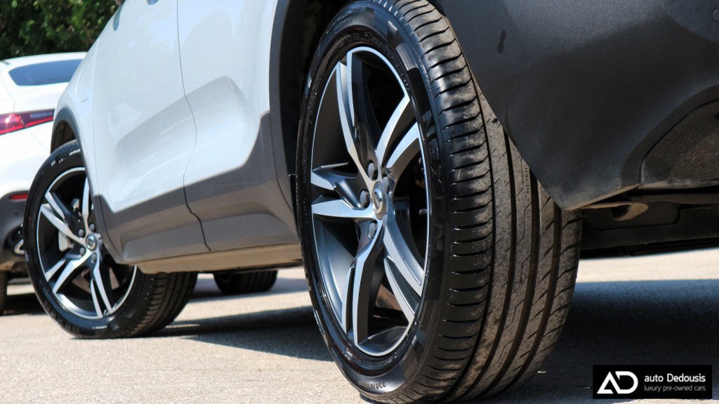 Volvo XC40 Τ4 | R-Design | Recharge