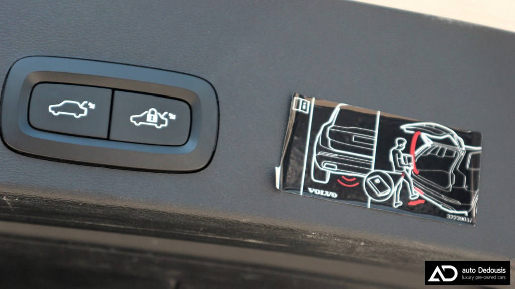 Volvo XC40 Τ4 | R-Design | Recharge