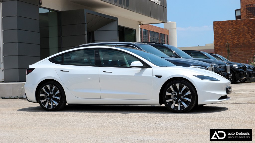 Tesla Model 3 Premium | Highland | Panorama
