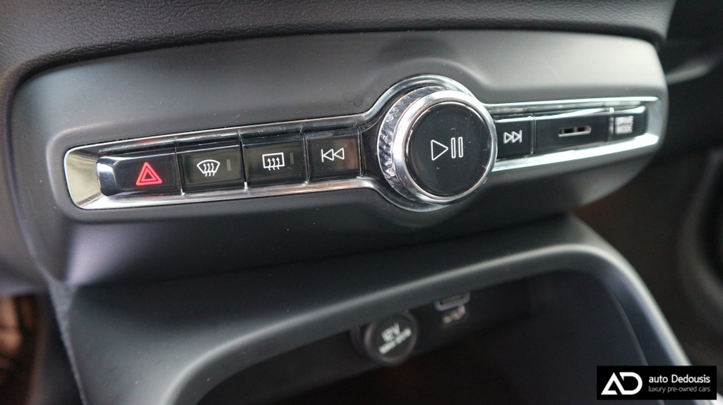 Volvo XC40 Τ4 | R-Design | Recharge