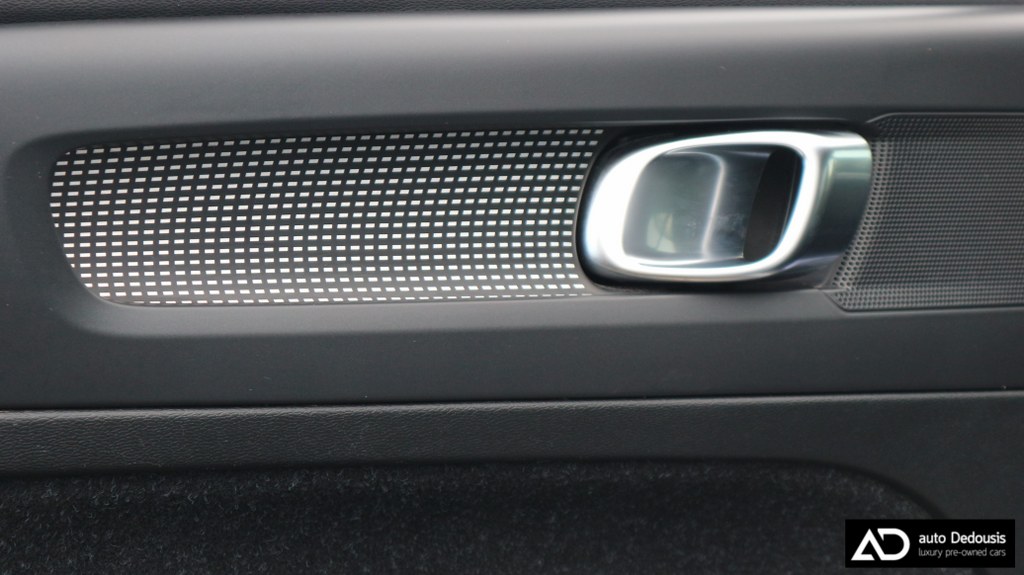 Volvo XC40 Τ4 | R-Design | Recharge