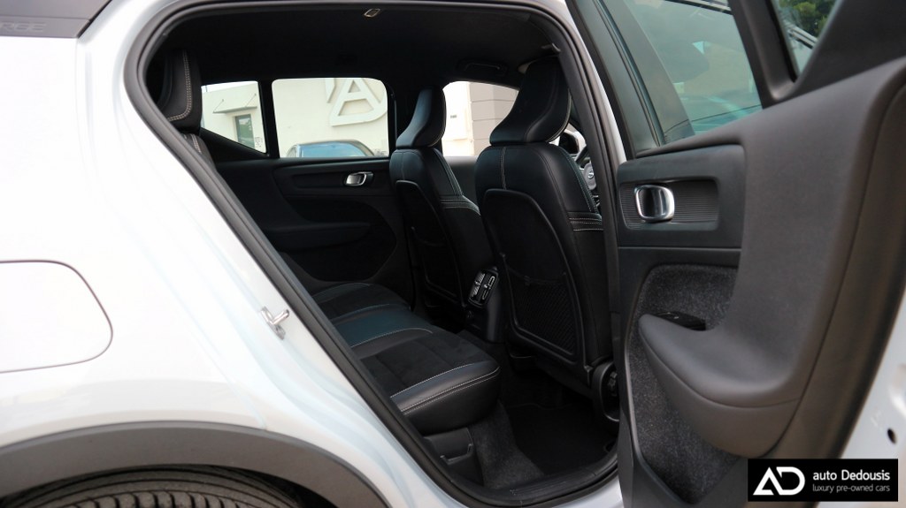 Volvo XC40 Τ4 | R-Design | Recharge