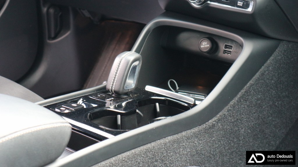 Volvo XC40 Τ4 | R-Design | Recharge