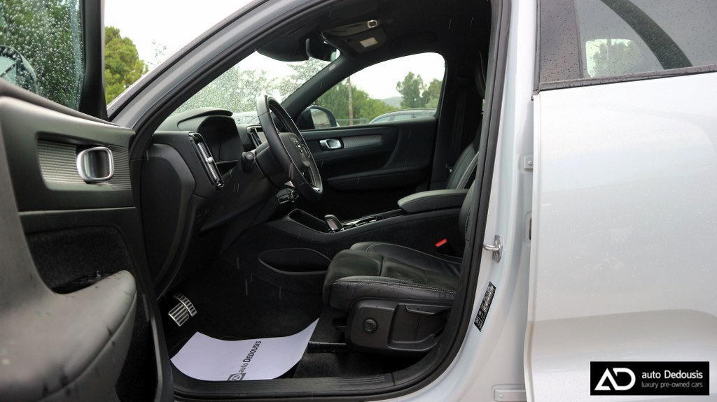 Volvo XC40 Τ4 | R-Design | Recharge