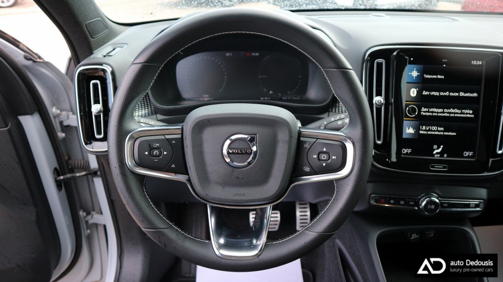 Volvo XC40 Τ4 | R-Design | Recharge