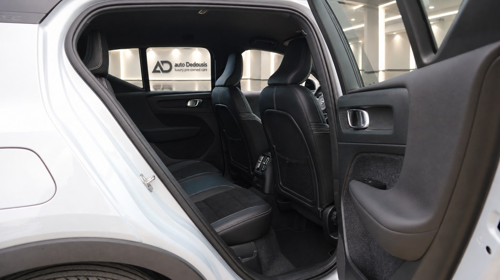 Volvo XC40 Τ4 | R-Design | Recharge