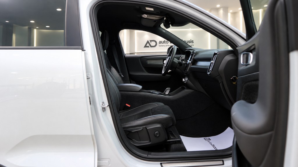 Volvo XC40 Τ4 | R-Design | Recharge