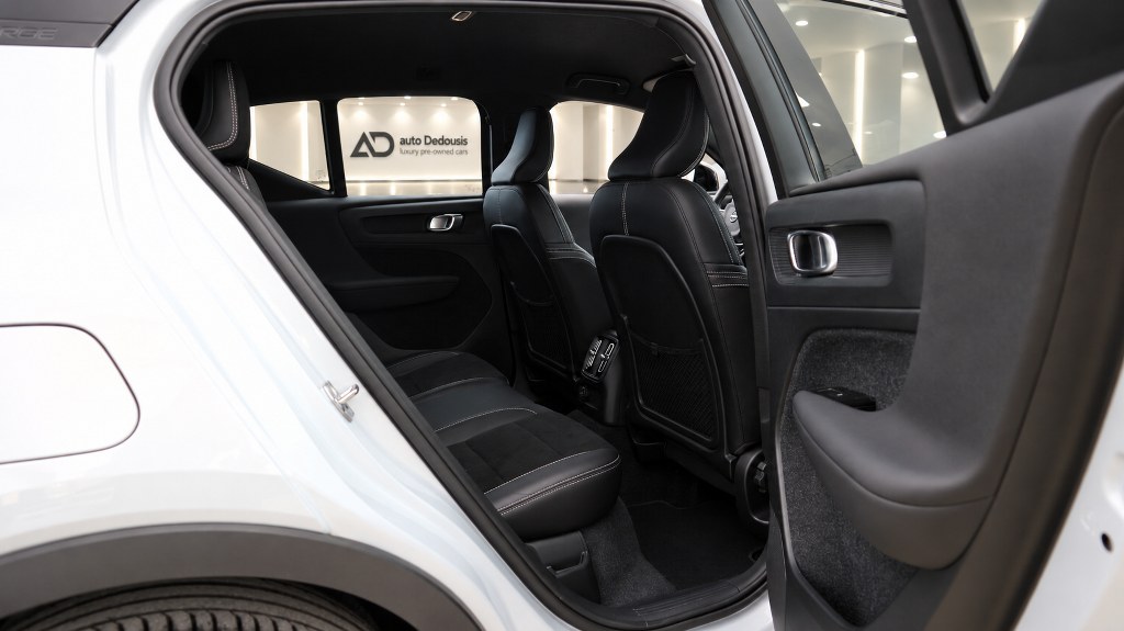 Volvo XC40 Τ4 | R-Design | Recharge