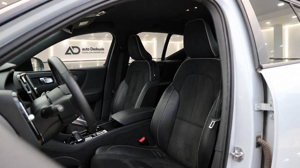Volvo XC40 Τ4 | R-Design | Recharge