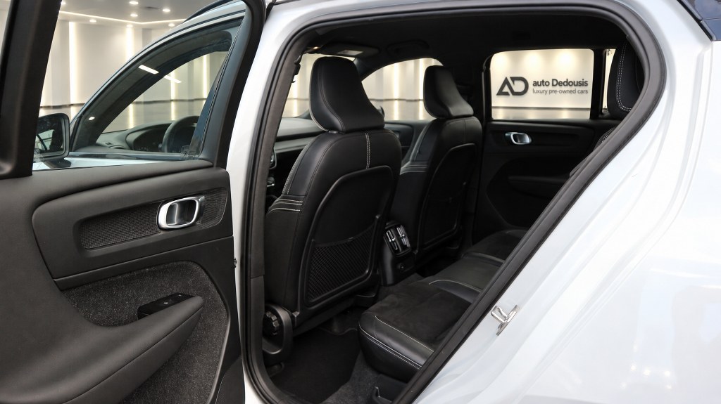 Volvo XC40 Τ4 | R-Design | Recharge