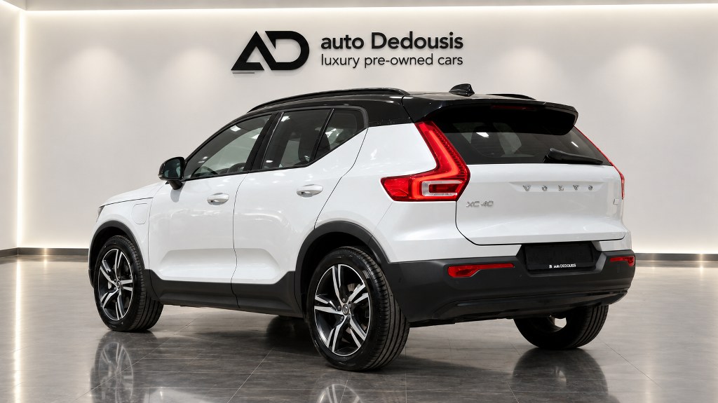 Volvo XC40 Τ4 | R-Design | Recharge