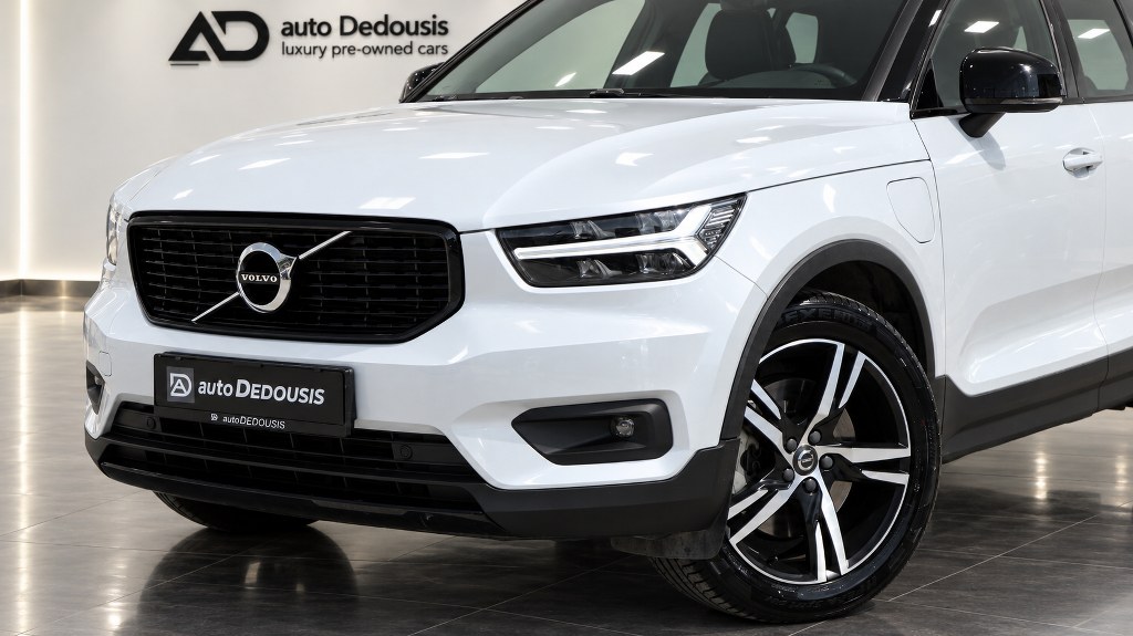 Volvo XC40 Τ4 | R-Design | Recharge