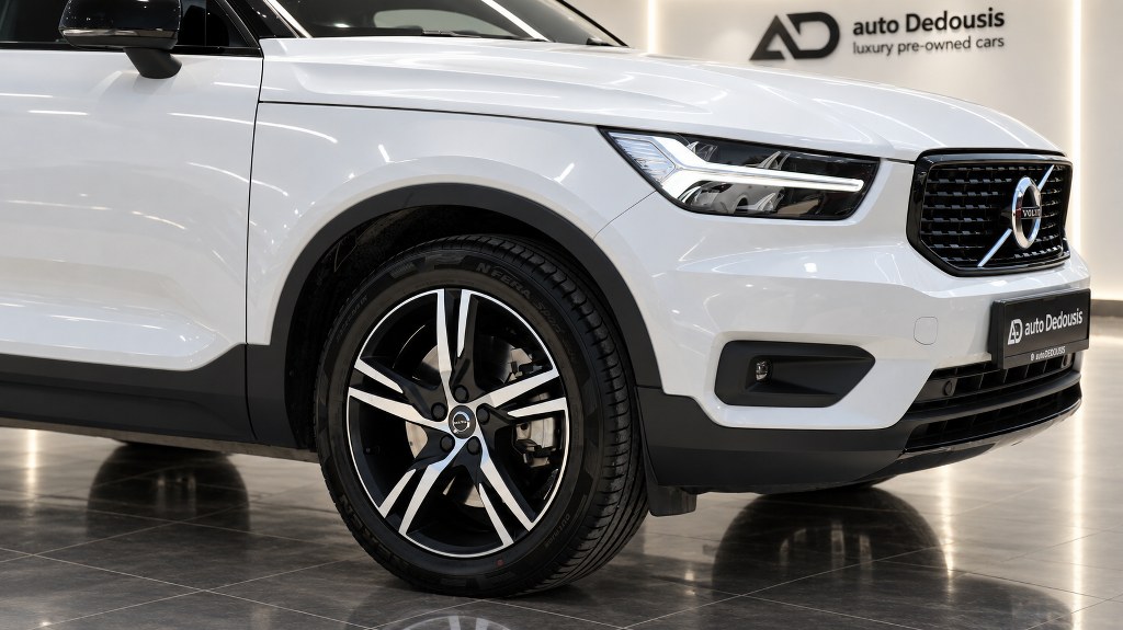 Volvo XC40 Τ4 | R-Design | Recharge