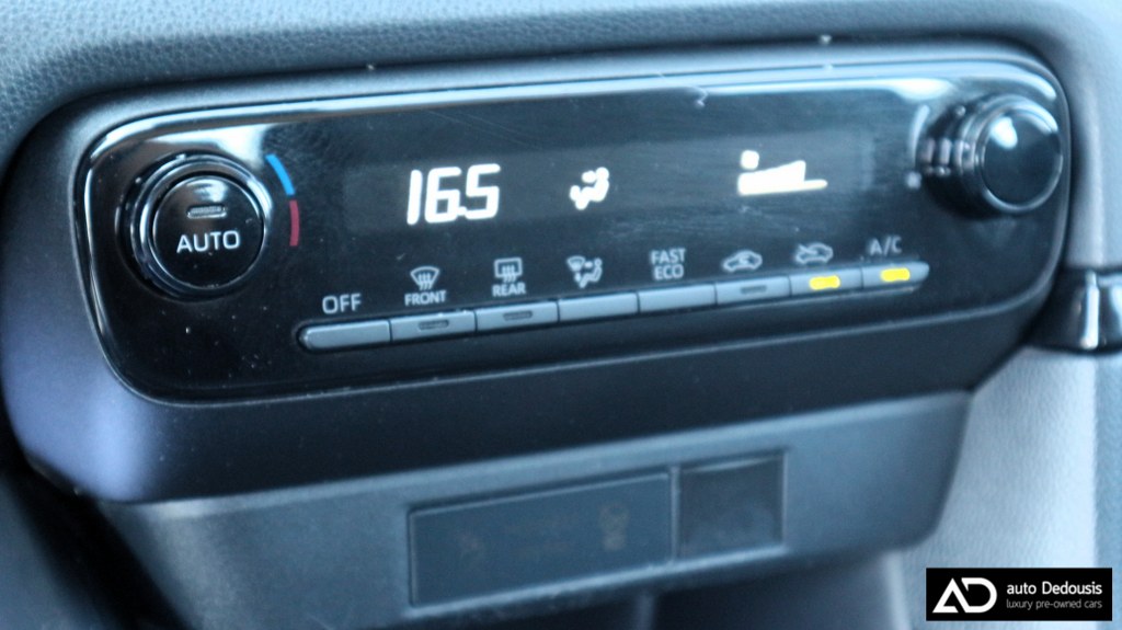 Toyota Yaris Hybrid | Business | Navi