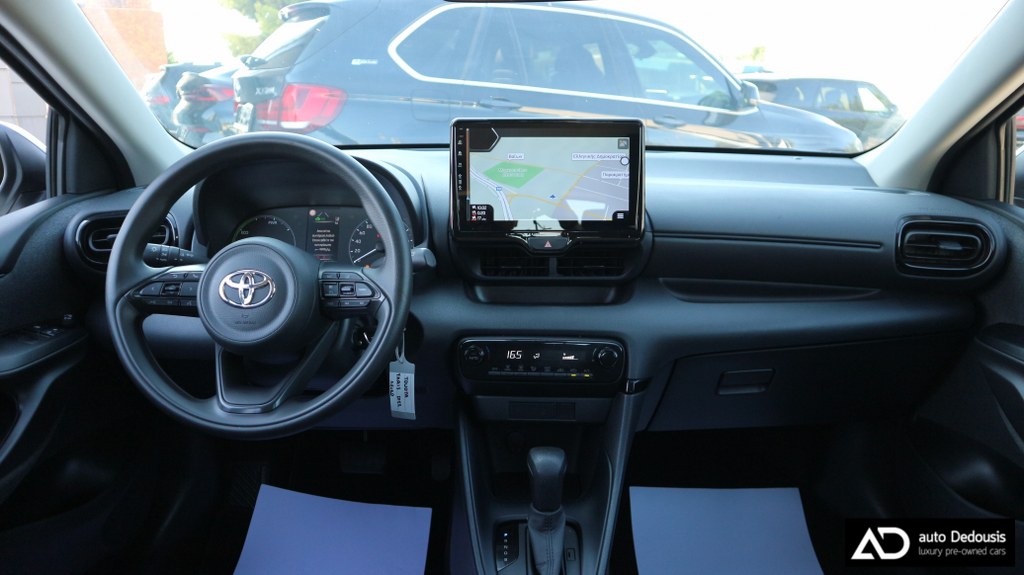 Toyota Yaris Hybrid | Business | Navi