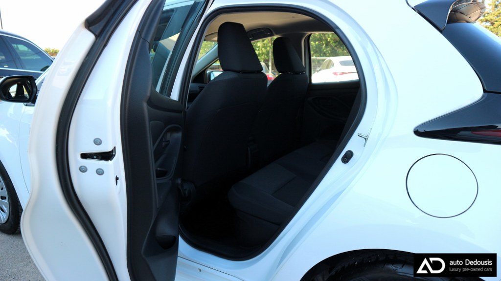 Toyota Yaris Hybrid | Business | Navi