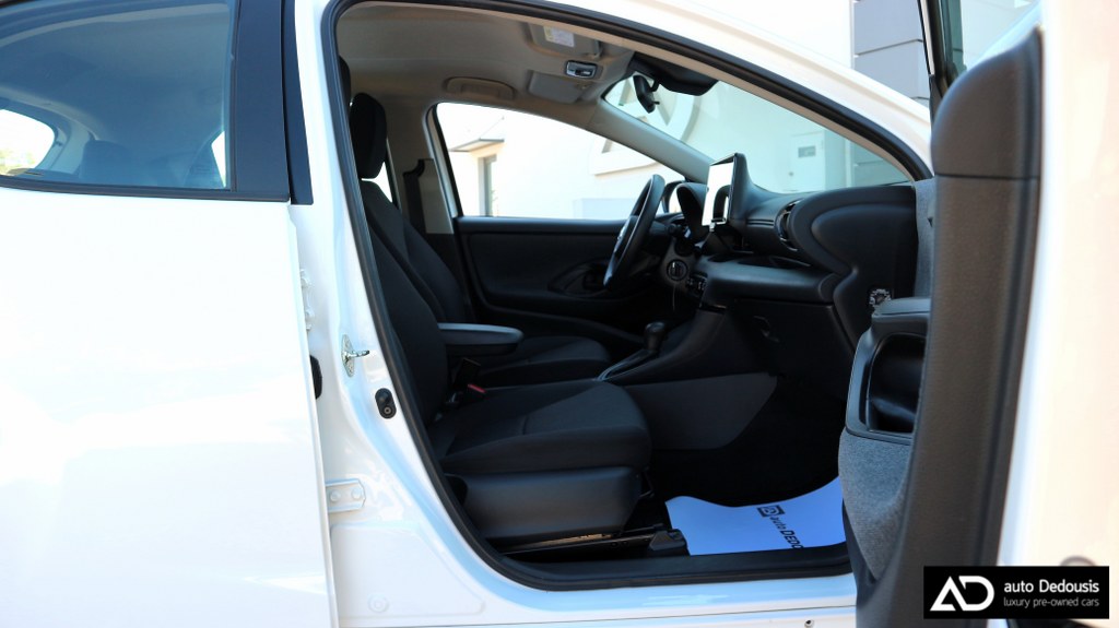 Toyota Yaris Hybrid | Business | Navi