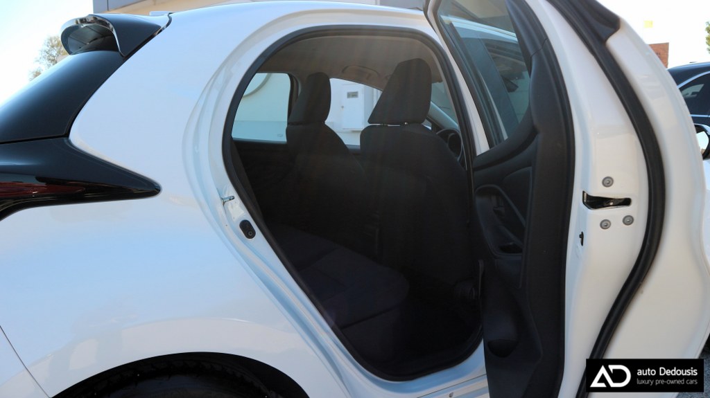 Toyota Yaris Hybrid | Business | Navi