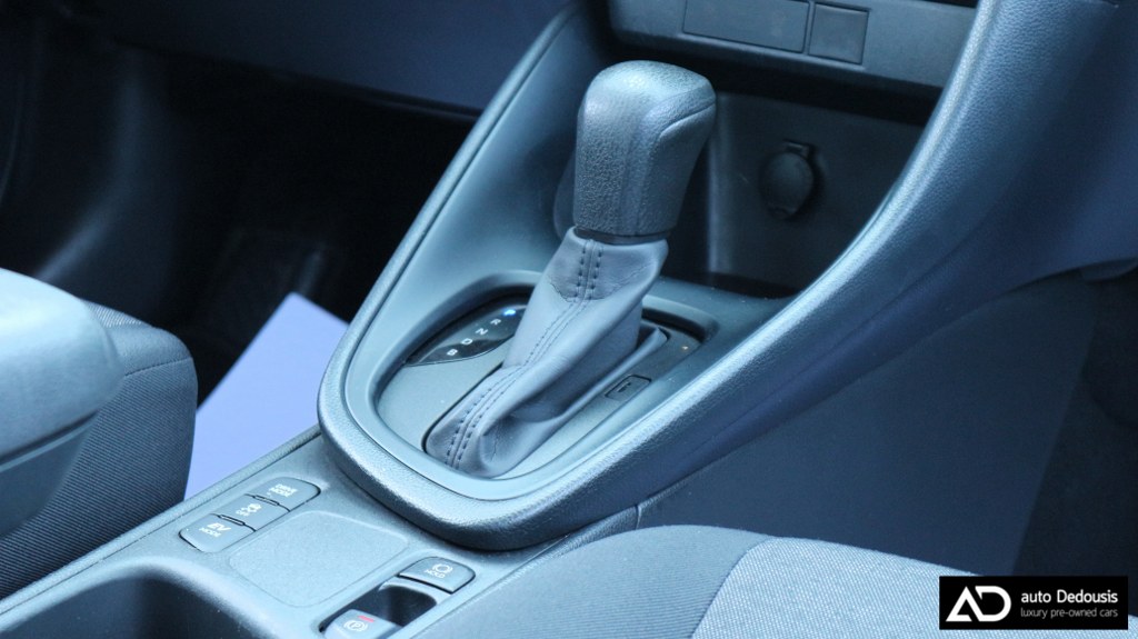 Toyota Yaris Hybrid | Business | Navi