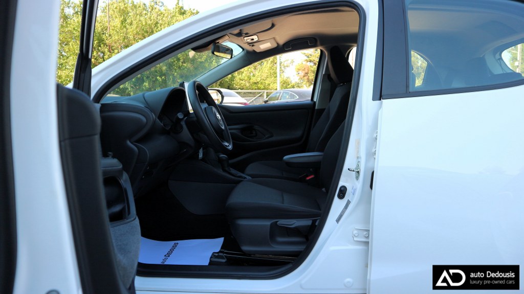 Toyota Yaris Hybrid | Business | Navi