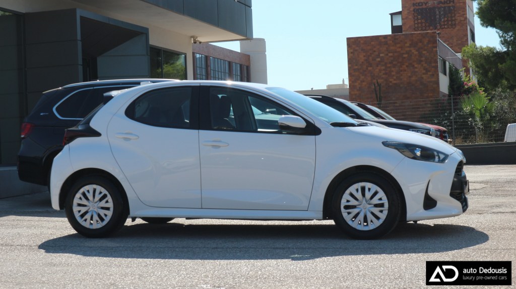 Toyota Yaris Hybrid | Business | Navi