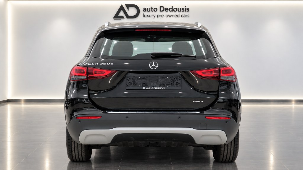 Mercedes GLA250 Plug in Hybrid | Style | Navi | Led
