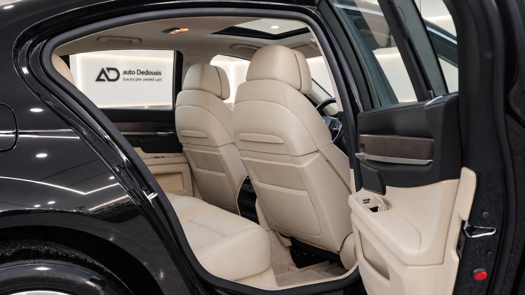 Bmw 740 Sunroof | Navi | Soft Close