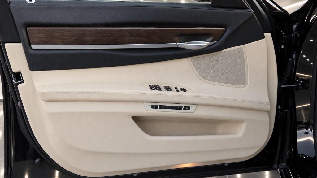 Bmw 740 Sunroof | Navi | Soft Close
