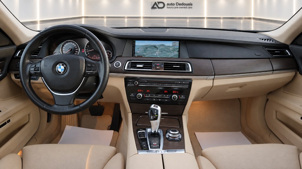Bmw 740 Sunroof | Navi | Soft Close