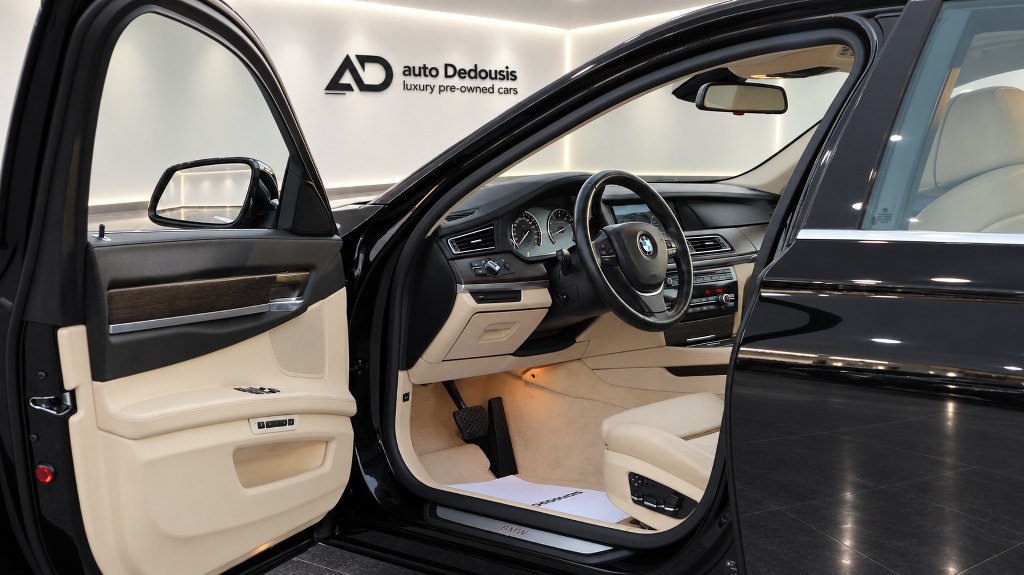 Bmw 740 Sunroof | Navi | Soft Close