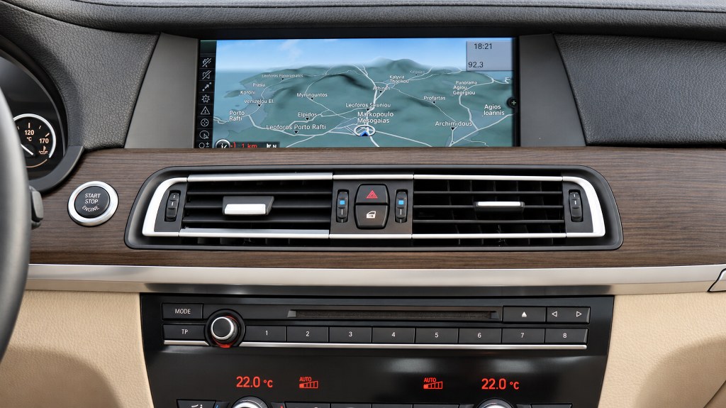 Bmw 740 Sunroof | Navi | Soft Close