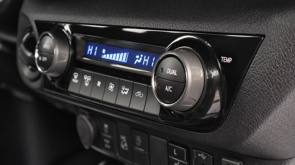 Toyota Hilux Double Cab | 2.8D 204Hp | 4X4