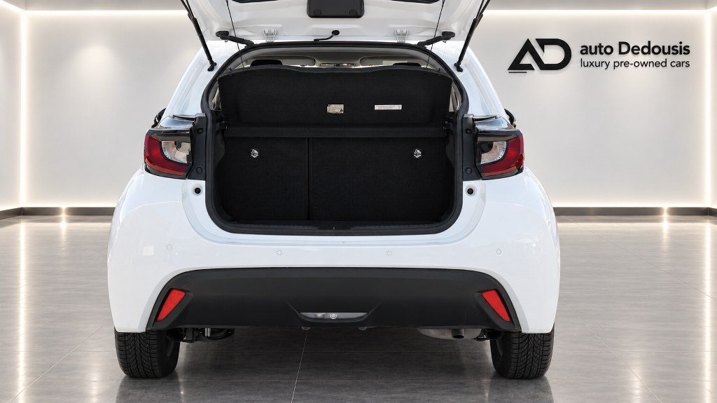 Toyota Yaris Hybrid | Business