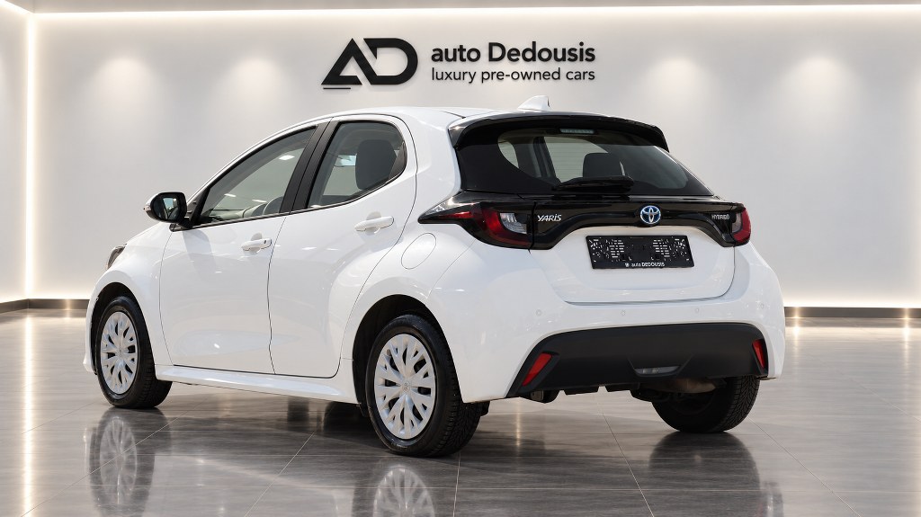 Toyota Yaris Hybrid | Business
