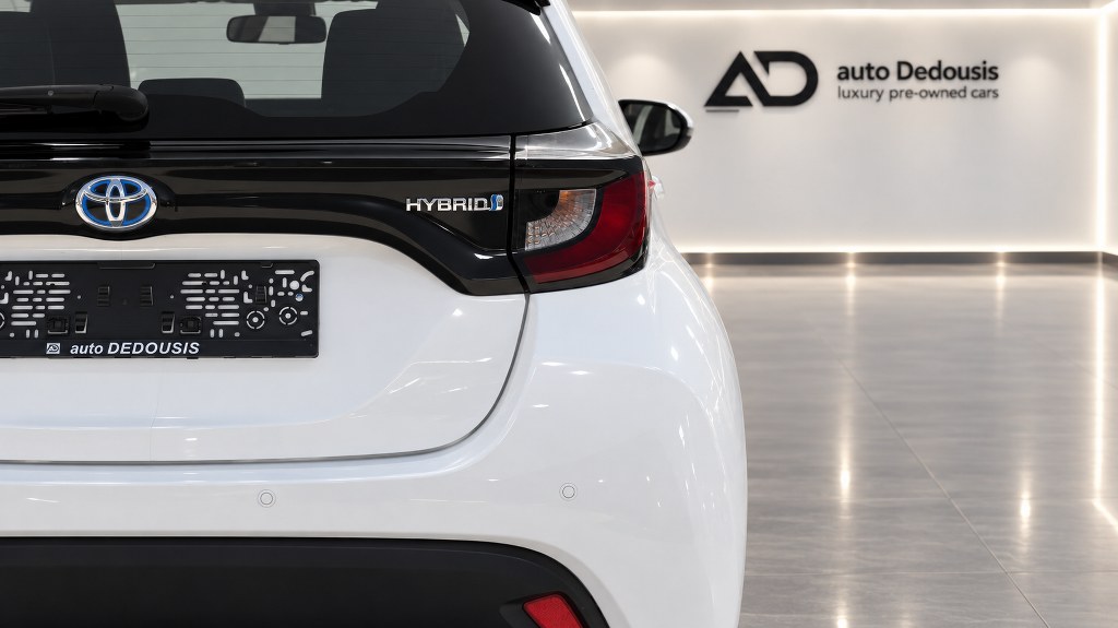 Toyota Yaris Hybrid | Business