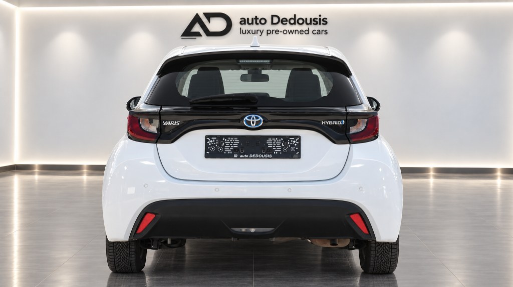 Toyota Yaris Hybrid | Business