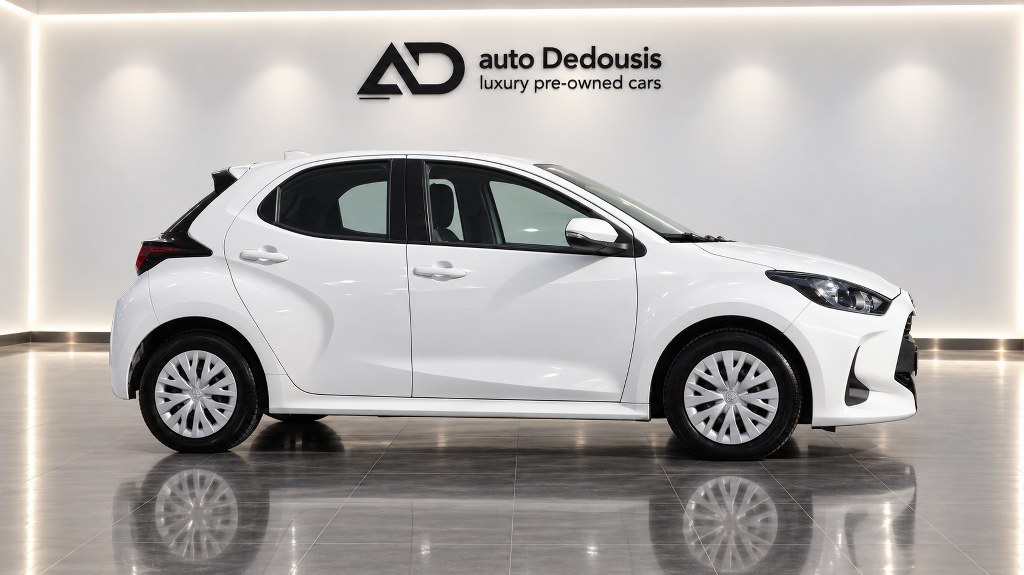 Toyota Yaris Hybrid | Business